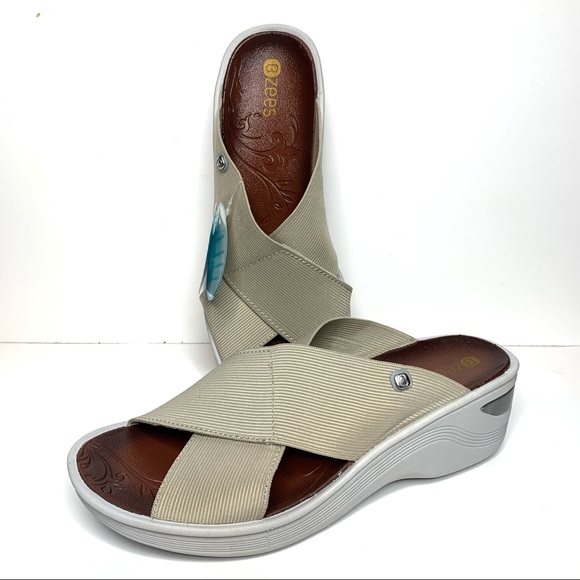 Bzees Shoes - BZees “Desire” wedge sandal NWT